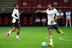 多个因素的 多个因素的